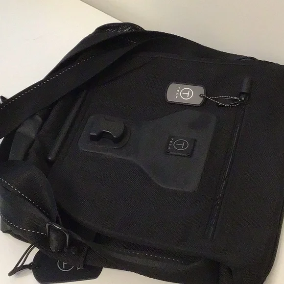 TUMI messenger laptop iPad travel messenger bag unisex Like New